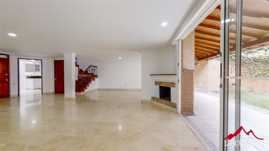 Casa de 5 alcobas en venta en Loma De Las Brujas, Envigado, 227 m² · foto 4 de 23