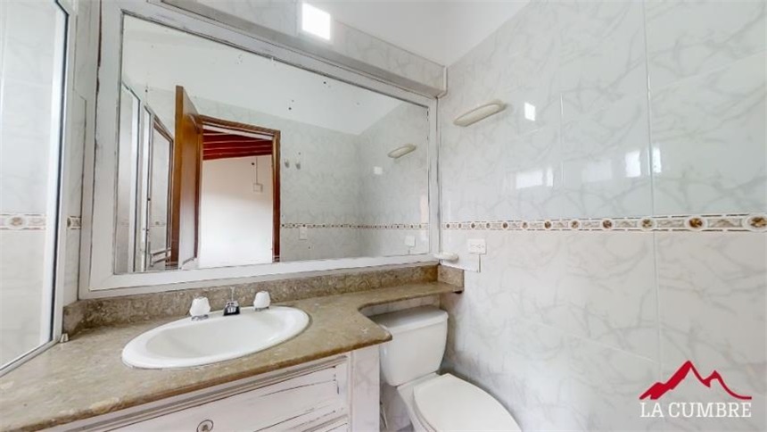 Casa de 5 alcobas en venta en Loma De Las Brujas, Envigado, 227 m² · foto 17 de 23
