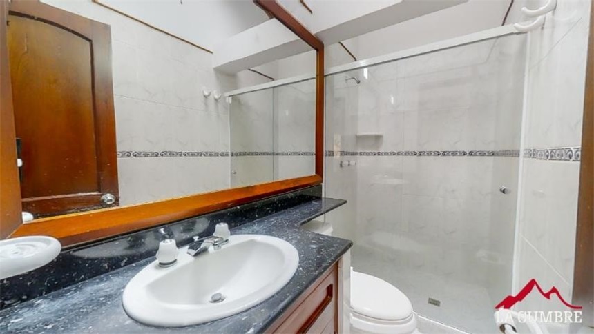 Casa de 5 alcobas en venta en Loma De Las Brujas, Envigado, 227 m² · foto 14 de 23
