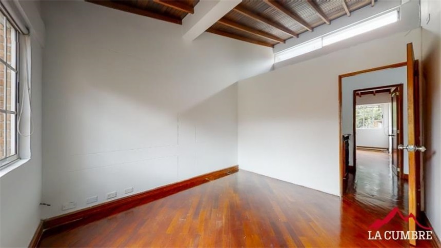 Casa de 5 alcobas en venta en Loma De Las Brujas, Envigado, 227 m² · foto 13 de 23