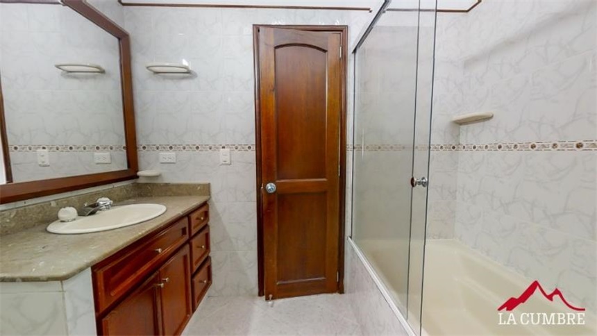 Casa de 5 alcobas en venta en Loma De Las Brujas, Envigado, 227 m² · foto 21 de 23