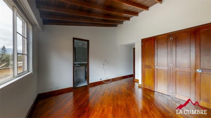 Casa de 5 alcobas en venta en Loma De Las Brujas, Envigado, 227 m² · foto 16 de 23