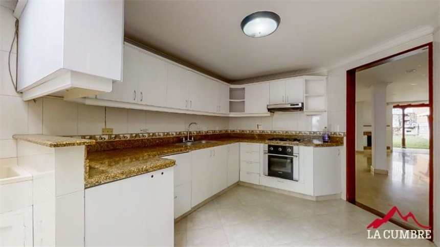 Casa de 5 alcobas en venta en Loma De Las Brujas, Envigado, 227 m² · foto 9 de 23