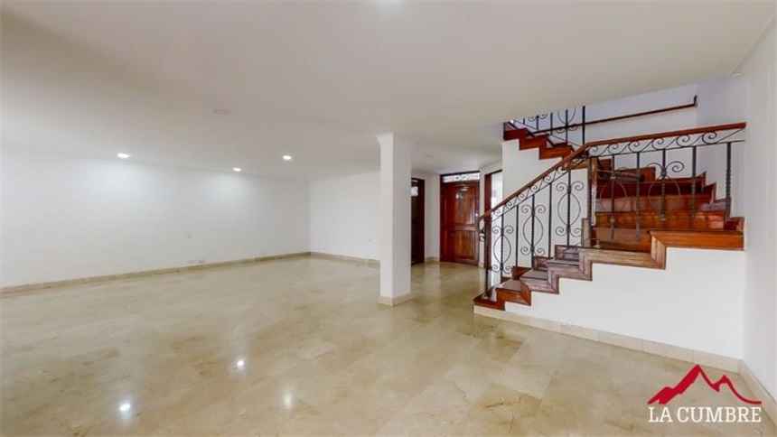 Casa de 5 alcobas en venta en Loma De Las Brujas, Envigado, 227 m² · foto 3 de 23