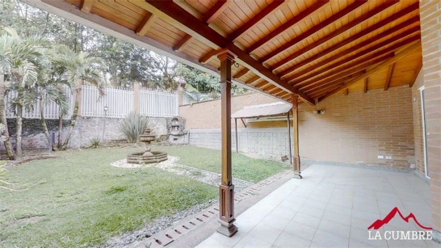 Casa de 5 alcobas en venta en Loma De Las Brujas, Envigado, 227 m² · foto 5 de 23