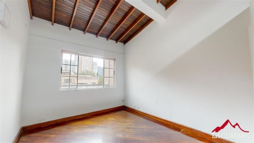 Casa de 5 alcobas en venta en Loma De Las Brujas, Envigado, 227 m² · foto 12 de 23