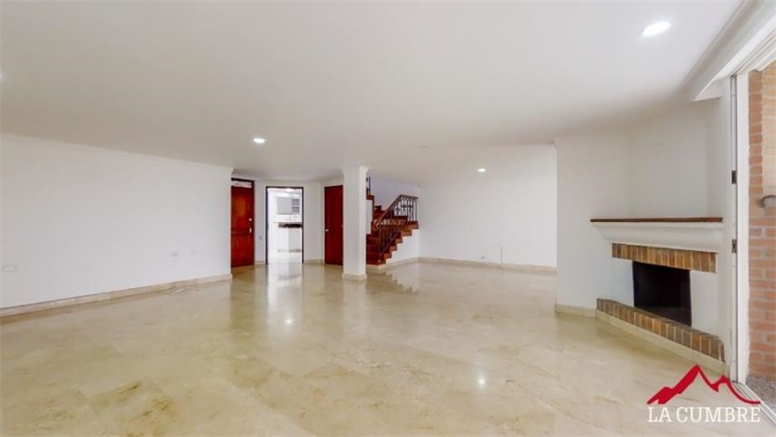 Casa de 5 alcobas en venta en Loma De Las Brujas, Envigado, 227 m² · foto 2 de 23
