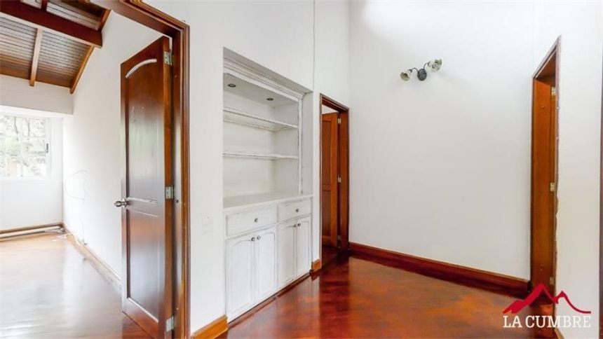 Casa de 5 alcobas en venta en Loma De Las Brujas, Envigado, 227 m² · foto 10 de 23