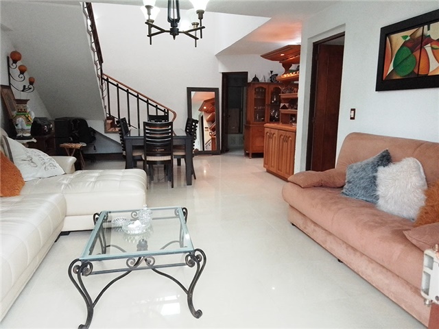 Casa de 5 alcobas en venta en Alejandria, Medellín, 500 m² · foto 3 de 20