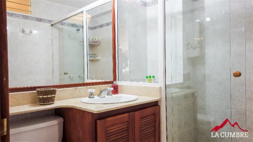 Casa de 4 alcobas en venta en Loma De Las Brujas, Envigado, 256 m² · foto 11 de 24
