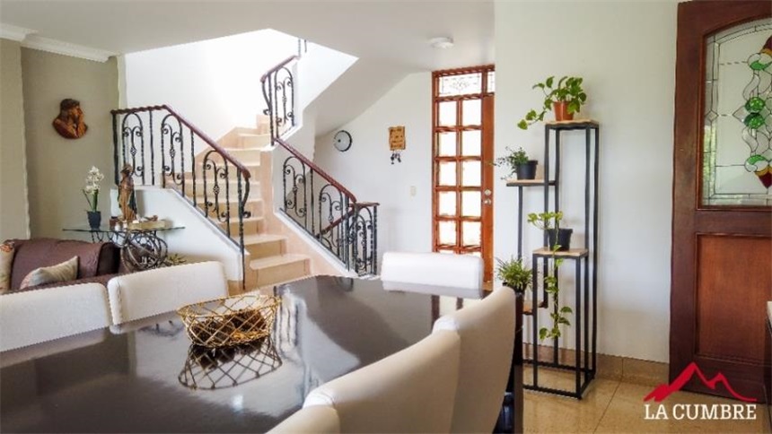 Casa de 4 alcobas en venta en Loma De Las Brujas, Envigado, 256 m² · foto 3 de 24