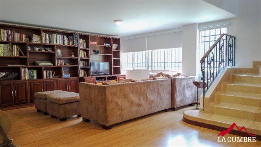 Casa de 4 alcobas en venta en Loma De Las Brujas, Envigado, 256 m² · foto 8 de 24