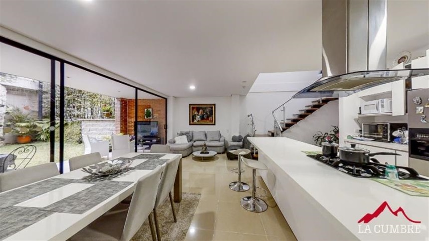 Casa de 3 alcobas en venta en Alto De San Jorge, Envigado, 197 m² · foto 3 de 21