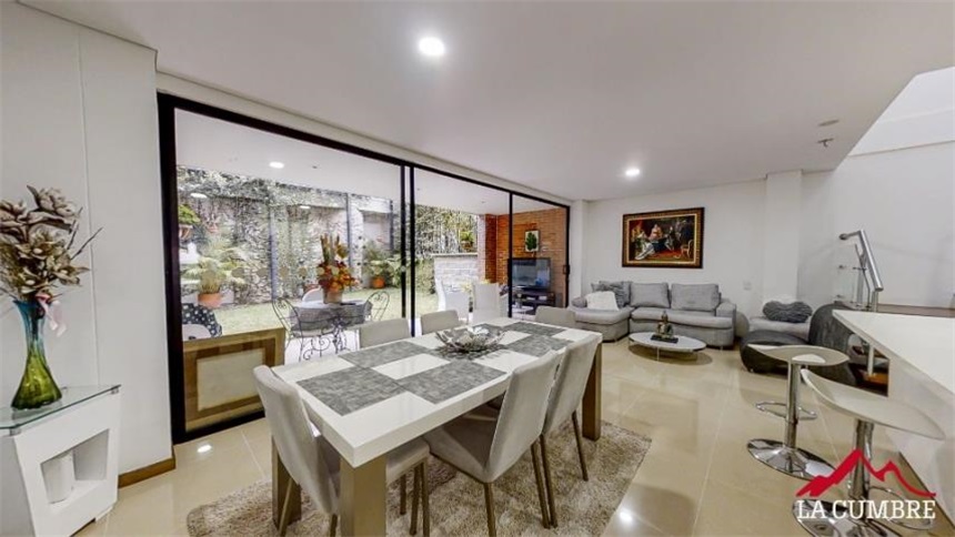 Casa de 3 alcobas en venta en Alto De San Jorge, Envigado, 197 m² · foto 2 de 21