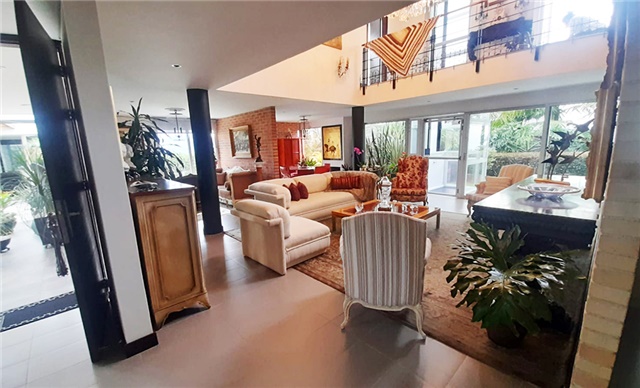 Casa de 4 alcobas en venta en Loma Del Escobero, Envigado, 450 m² · foto 2 de 19