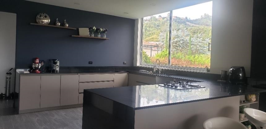 Casa de 5 alcobas en venta en Escobero, Envigado, 584 m² · foto 3 de 24