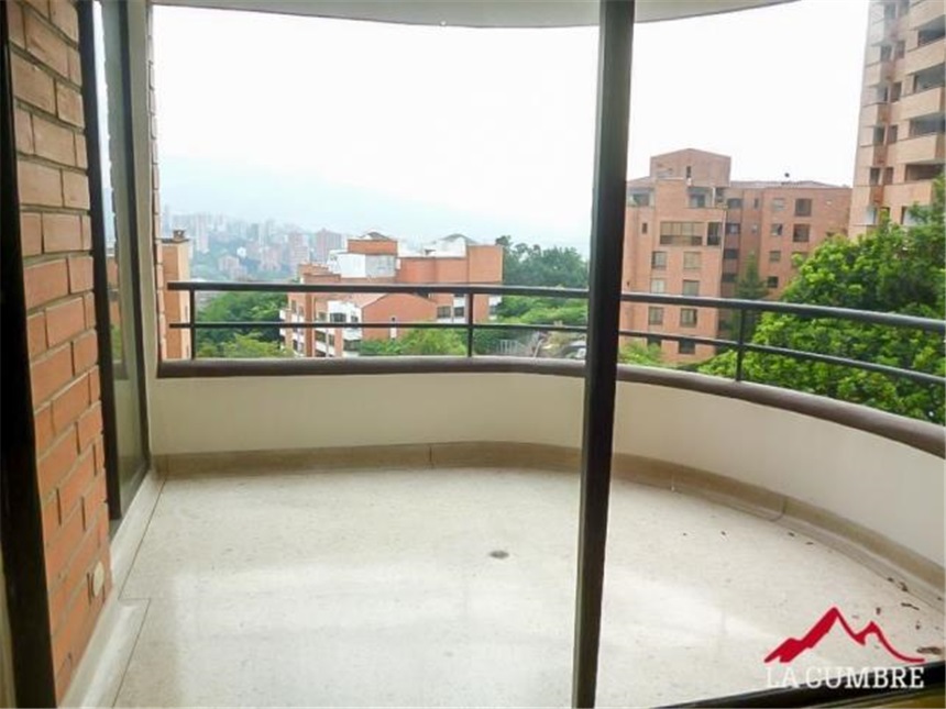 Apartment for sale in El Poblado, Medellín 2