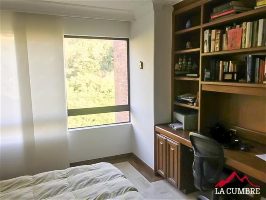 Apartamento de 3 alcobas en venta en Vía Las Palmas, Medellín, 227 m² · foto 11 de 20