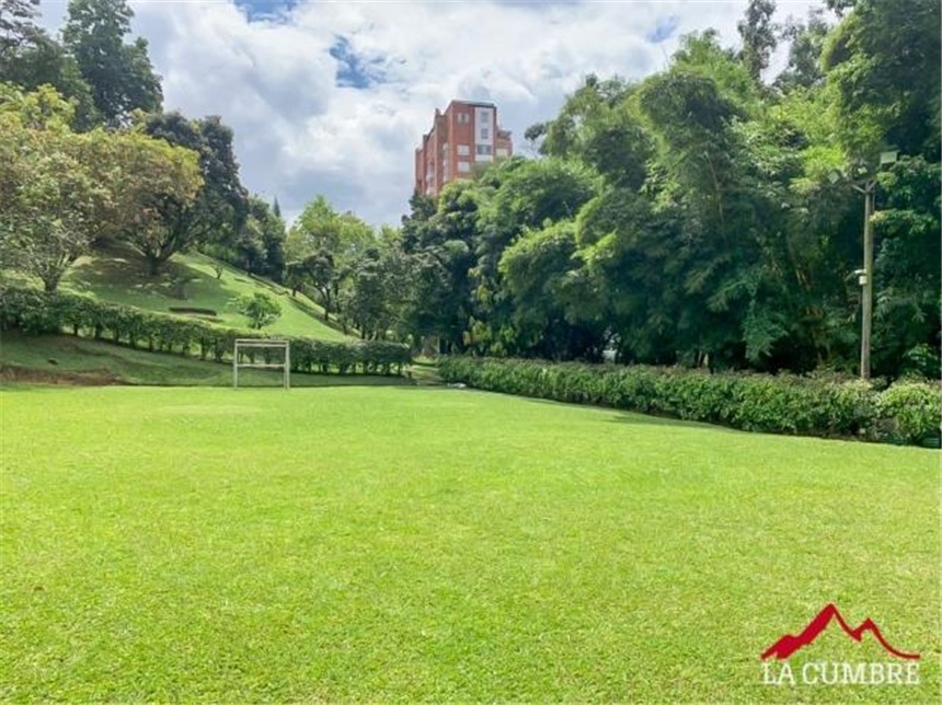 Apartamento de 3 alcobas en venta en Vía Las Palmas, Medellín, 227 m² · foto 18 de 20