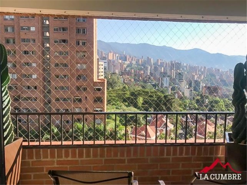 Apartamento de 3 alcobas en venta en Vía Las Palmas, Medellín, 227 m² · foto 10 de 20