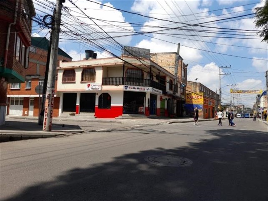 Casa en venta en Engativá, Bogotá · foto 2 de 2