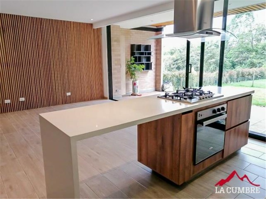 Casa de 3 alcobas en venta en San Lucas, Medellín, 215 m² · foto 6 de 12