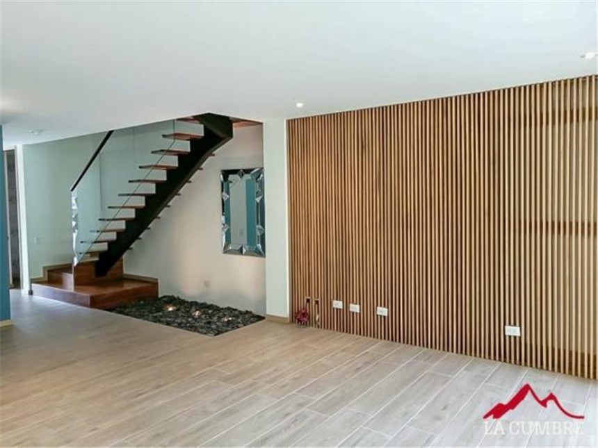 Casa de 3 alcobas en venta en San Lucas, Medellín, 215 m² · foto 4 de 12