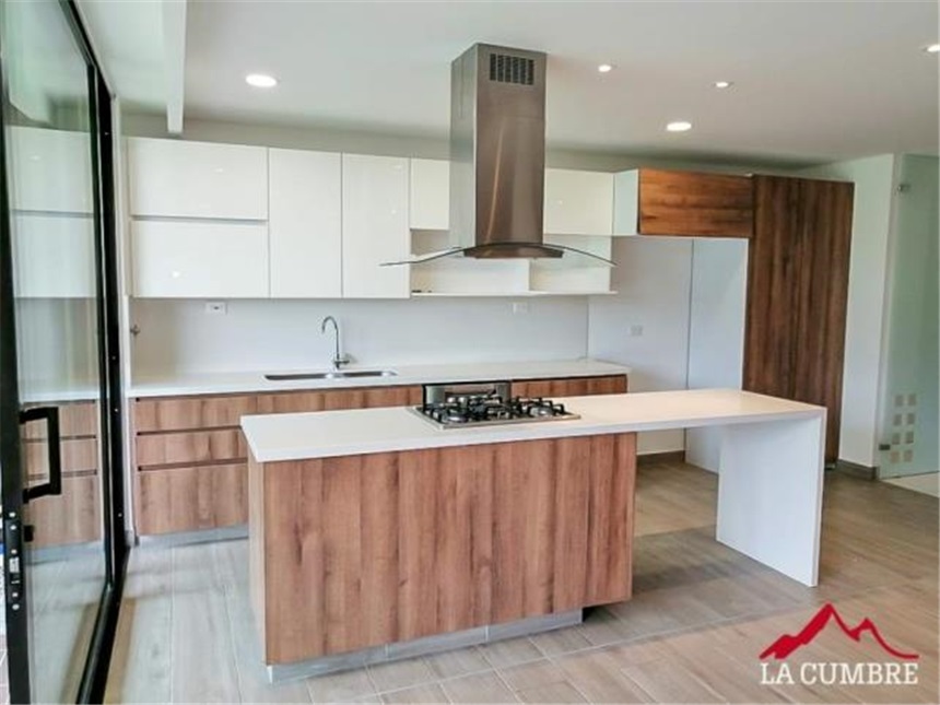 Casa de 3 alcobas en venta en San Lucas, Medellín, 215 m² · foto 5 de 12