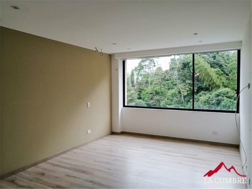 Casa de 3 alcobas en venta en San Lucas, Medellín, 215 m² · foto 9 de 12