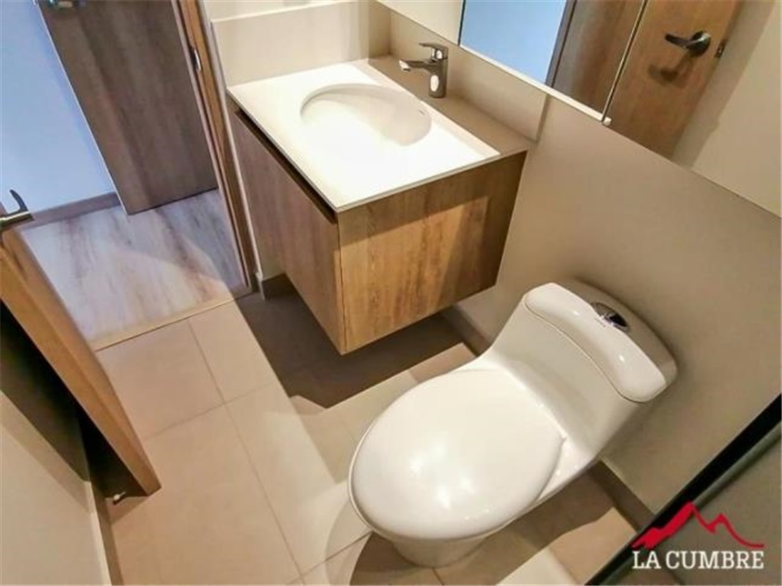 Casa de 3 alcobas en venta en San Lucas, Medellín, 215 m² · foto 10 de 12