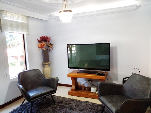 Casa de 3 alcobas en venta en Loma De Las Brujas, Envigado, 138 m² · foto 3 de 18