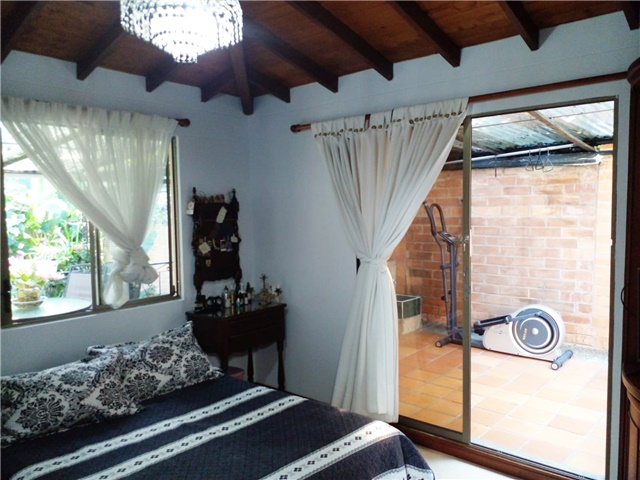 Casa de 3 alcobas en venta en Loma De Las Brujas, Envigado, 138 m² · foto 13 de 18