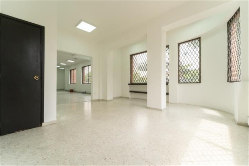 Local en Arriendo - Más