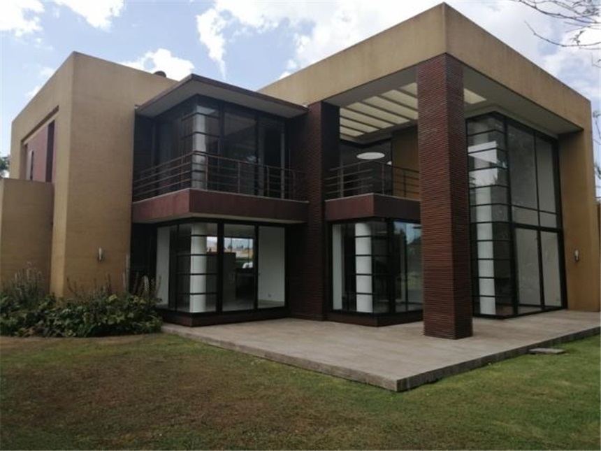 Casa en venta en Guaymaral, Bogotá · foto 2 de 15