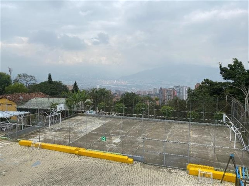 Edificio en venta en Loma El Atravesado, Envigado, 4556 m² · foto 9 de 22