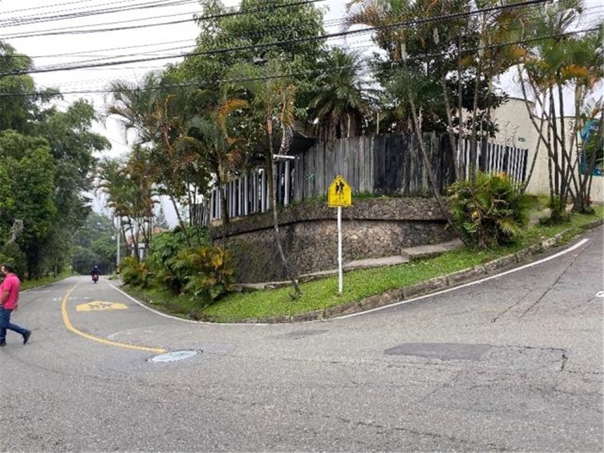 Edificio en venta en Loma El Atravesado, Envigado, 4556 m² · foto 18 de 22