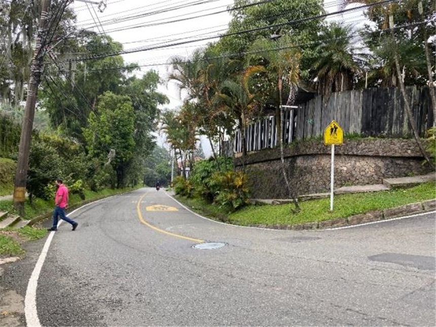 Edificio en venta en Loma El Atravesado, Envigado, 4556 m² · foto 19 de 22