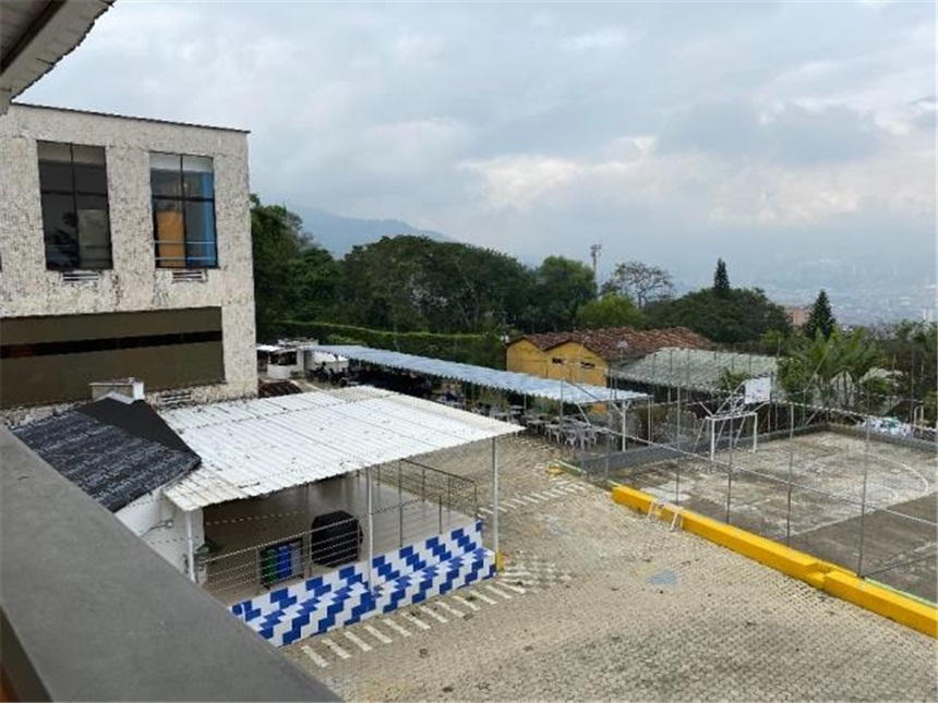 Edificio en venta en Loma El Atravesado, Envigado, 4556 m² · foto 8 de 22