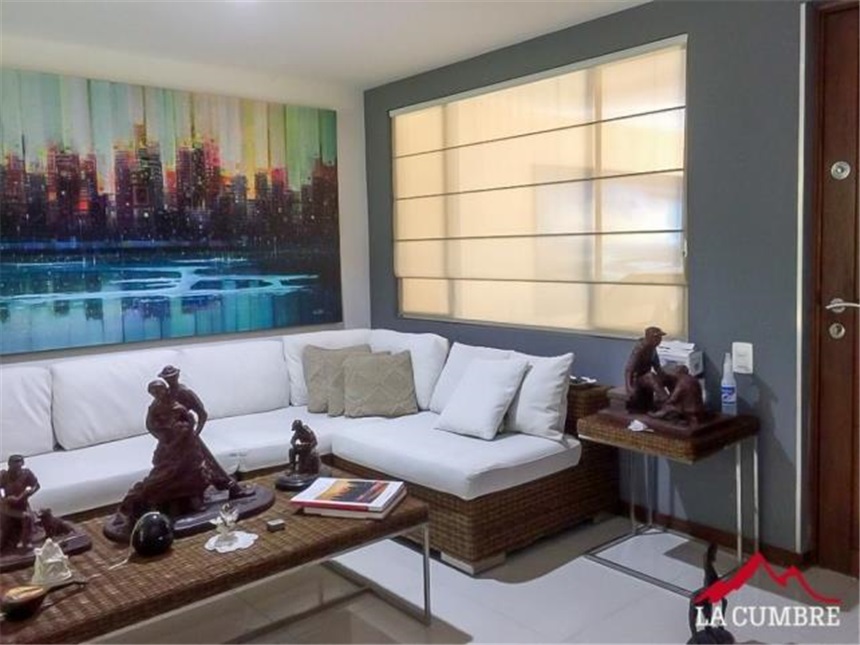 Casa de 3 alcobas en venta en Cumbres, Envigado, 165 m² · foto 2 de 9
