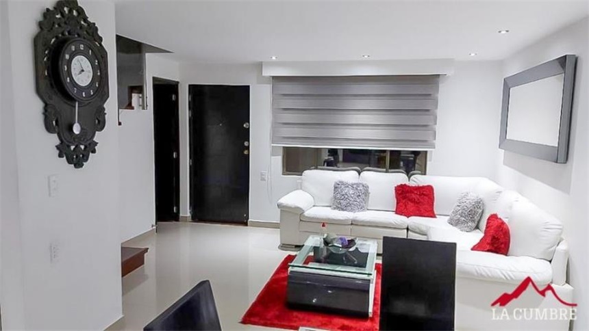 Casa de 3 alcobas en venta en Cumbres, Envigado, 188 m² · foto 2 de 11