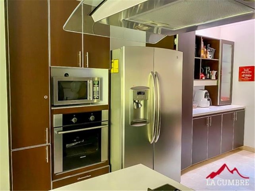Casa de 4 alcobas en venta en San Lucas, Medellín, 246 m² · foto 7 de 19