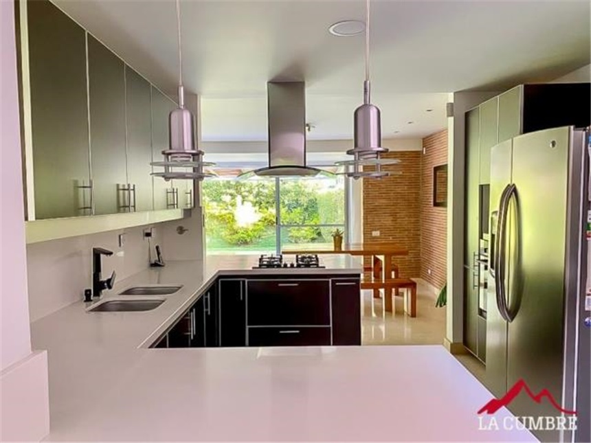 Casa de 4 alcobas en venta en San Lucas, Medellín, 246 m² · foto 10 de 19