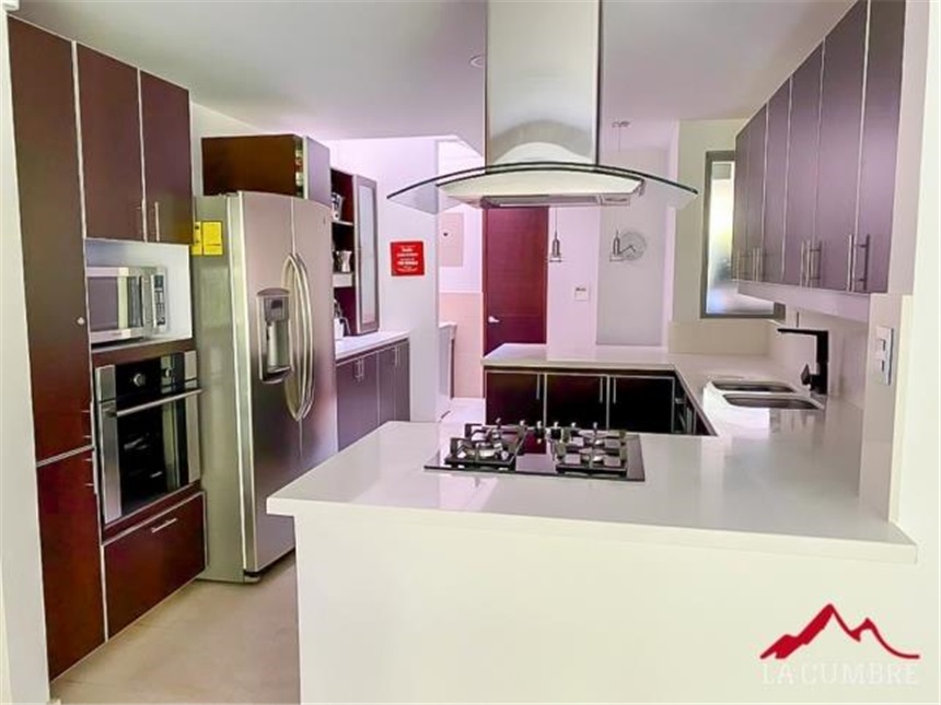 Casa de 4 alcobas en venta en San Lucas, Medellín, 246 m² · foto 6 de 19