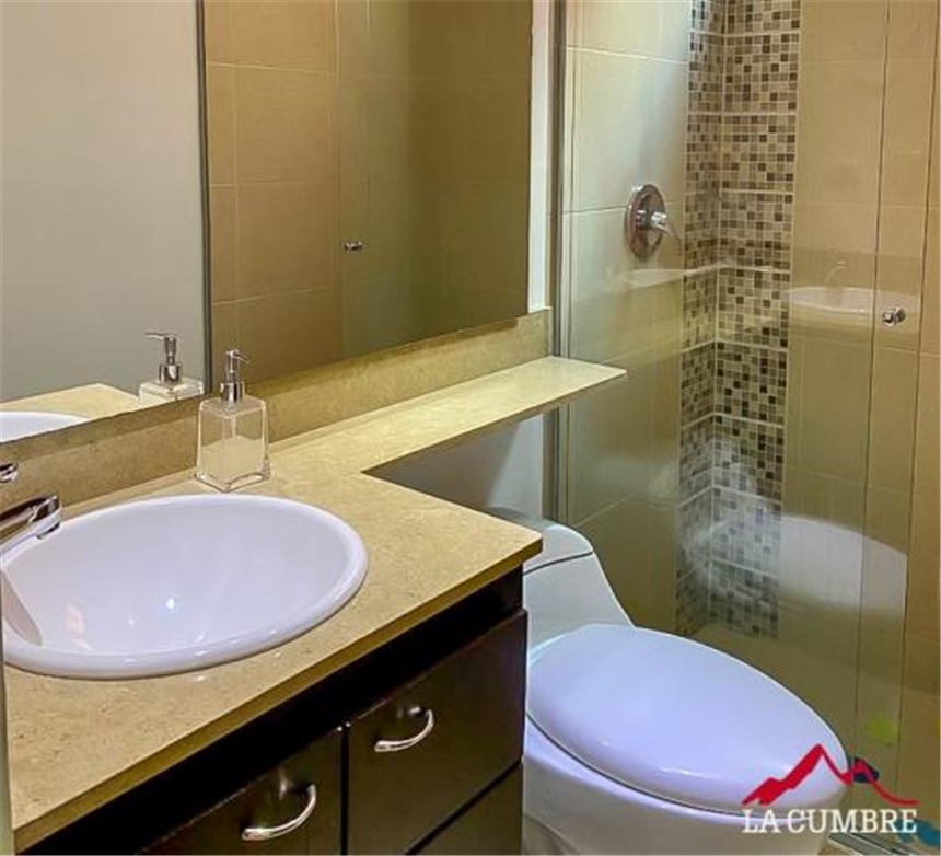 Casa de 4 alcobas en venta en San Lucas, Medellín, 246 m² · foto 15 de 19