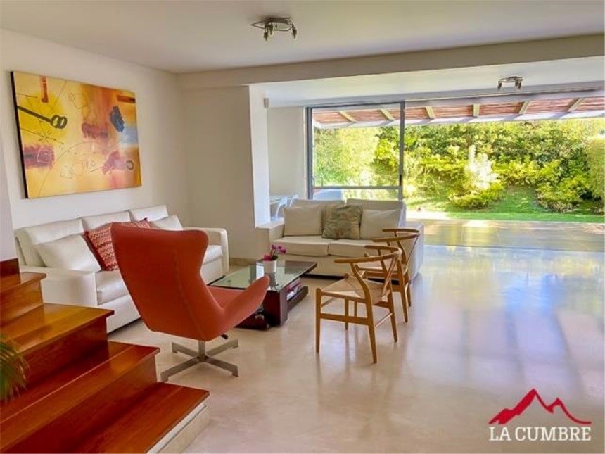 Casa de 4 alcobas en venta en San Lucas, Medellín, 246 m² · foto 2 de 19
