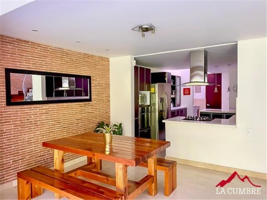 Casa de 4 alcobas en venta en San Lucas, Medellín, 246 m² · foto 5 de 19