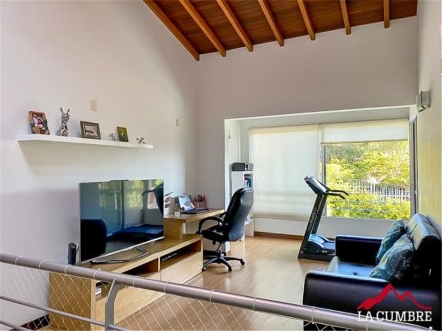 Casa de 4 alcobas en venta en San Lucas, Medellín, 246 m² · foto 13 de 19