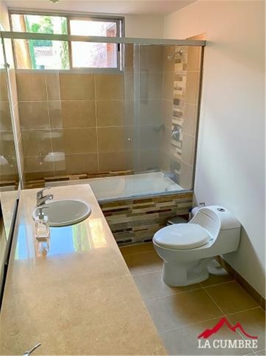 Casa de 4 alcobas en venta en San Lucas, Medellín, 246 m² · foto 19 de 19