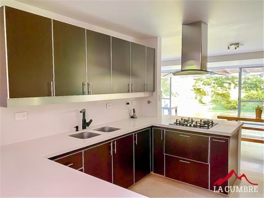 Casa de 4 alcobas en venta en San Lucas, Medellín, 246 m² · foto 8 de 19