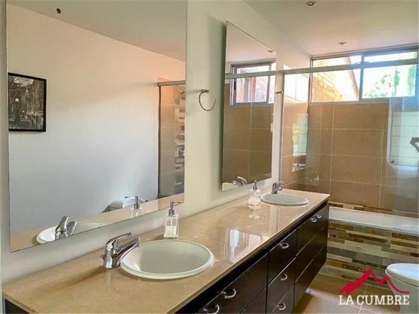 Casa de 4 alcobas en venta en San Lucas, Medellín, 246 m² · foto 17 de 19